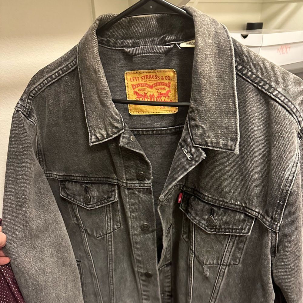 Levi denim jacket (large) - NWOT